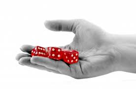 mano con dados mano con dados